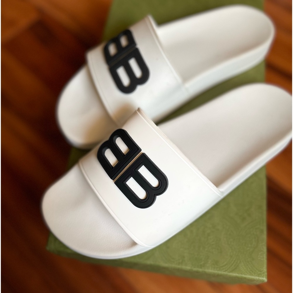 Brand new Balenciaga MEN'S POOL SLIDE SANDAL IN WHITE BLACK size 8